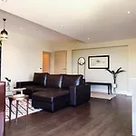 6 On Clifton - Spacious 2 Bedroom Apartment